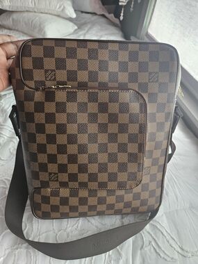 Louis Vuitton Damier Ebene Checkerboard Brown Crossbody Laptop Bag Men Or Women